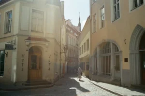 Unique Finds: Where to Shop for Souvenirs and Local Crafts in Tartu